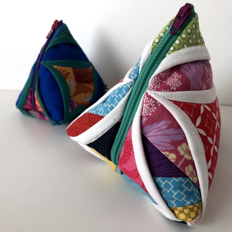 CATHEDRAL WINDOW QUILT カテドラル ウィンドウキルト1から５のメソッド。“Charming Echo”（Online） 「キュートな響き」pdf.
