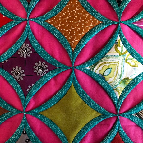 CATHEDRAL WINDOW QUILT カテドラル ウィンドウキルト1から５のメソッド。“Charming Echo”（Online） 「キュートな響き」pdf.