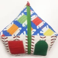 ハウスの三角ポーチPouch