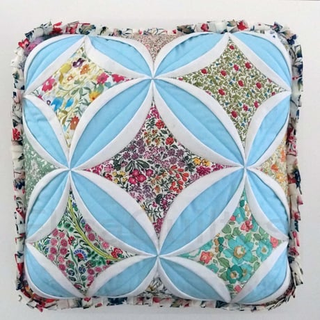 CATHEDRAL WINDOW QUILT カテドラル ウィンドウキルト1から５のメソッド。“Charming Echo”（Online） 「キュートな響き」pdf.