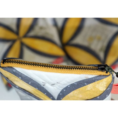 ヤマボウシのポーチ Dogwood pouch