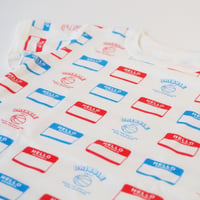 DRIBBLE "HELLO MY NAME IS" Tシャツ / MULTI