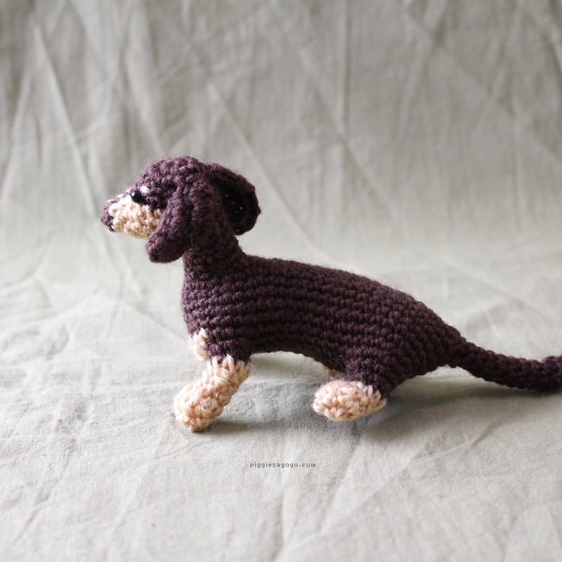 ダックスフントあみぐるみ編み図 / Dachshund amigurumi pattern |