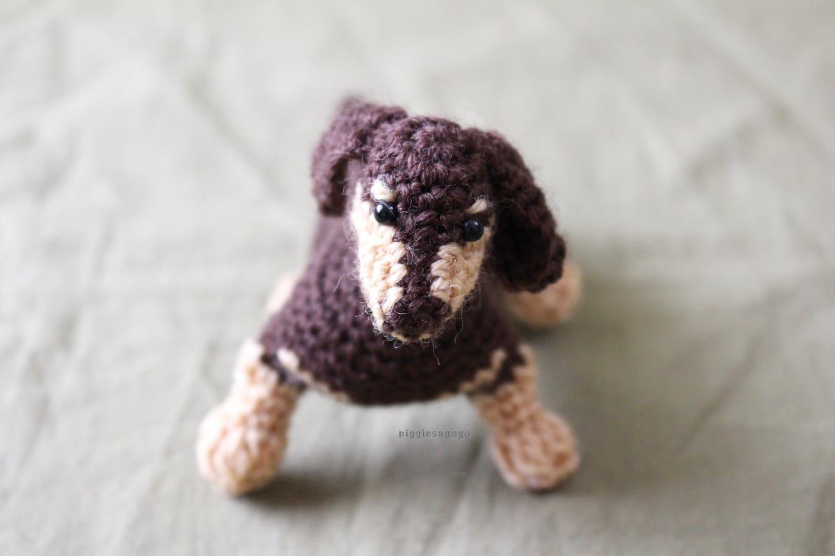 ダックスフントあみぐるみ編み図 / Dachshund amigurumi pattern