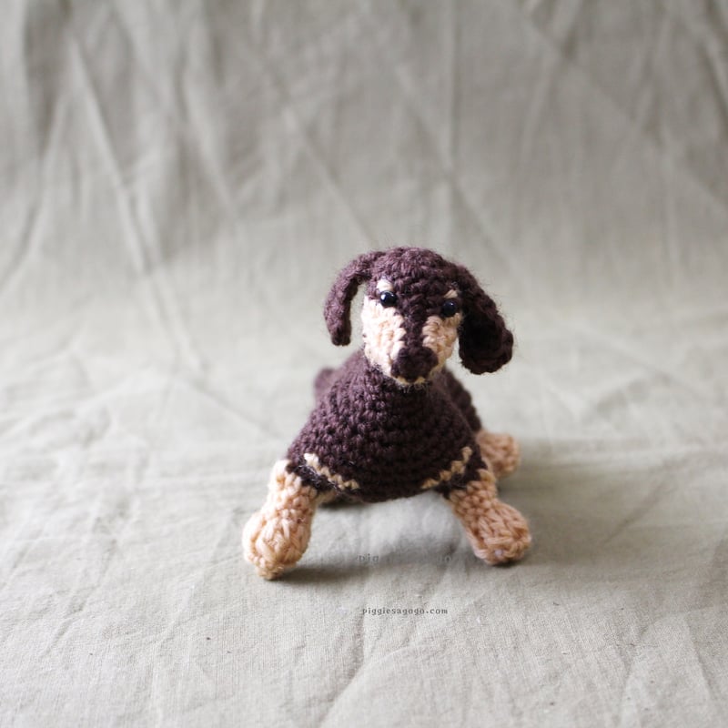 ダックスフントあみぐるみ編み図 / Dachshund amigurumi pattern |