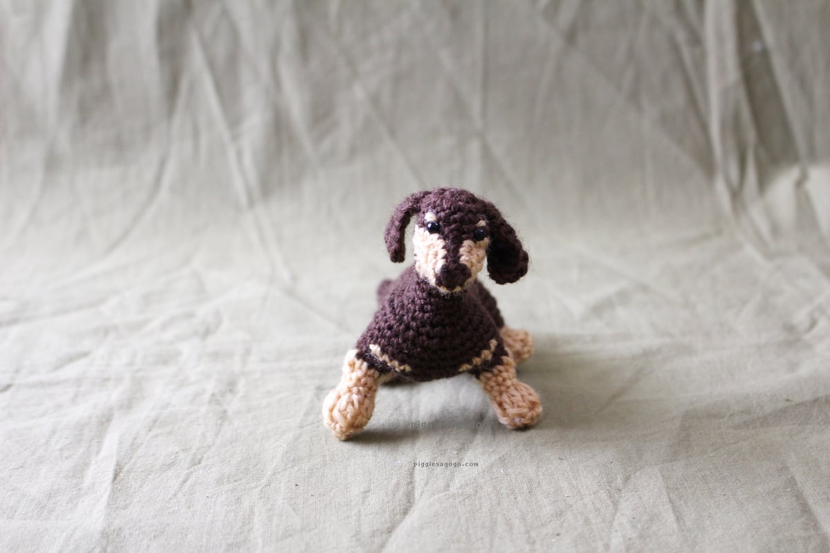 ダックスフントあみぐるみ編み図 / Dachshund amigurumi pattern