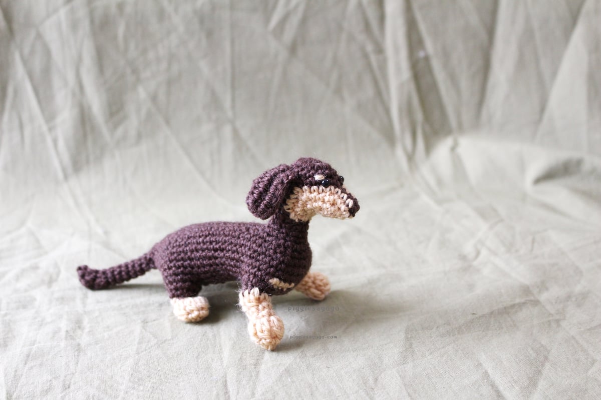 ダックスフントあみぐるみ編み図 / Dachshund amigurumi pattern