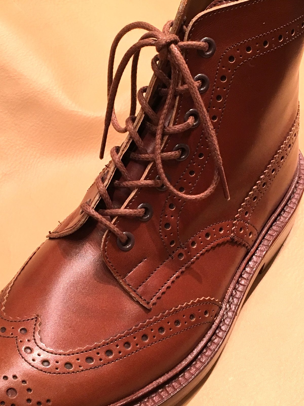 Brown shoelaces for Tricker's and others /トリッカー