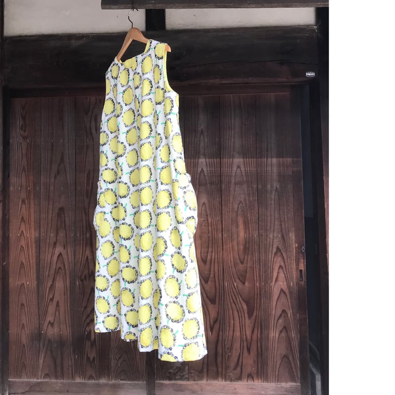 ファミリア ワンピース 100サイズ 新品タグ付き リバティ イエロー ファミリア ワンピース 100サイズ 新品タグ付き リバティ