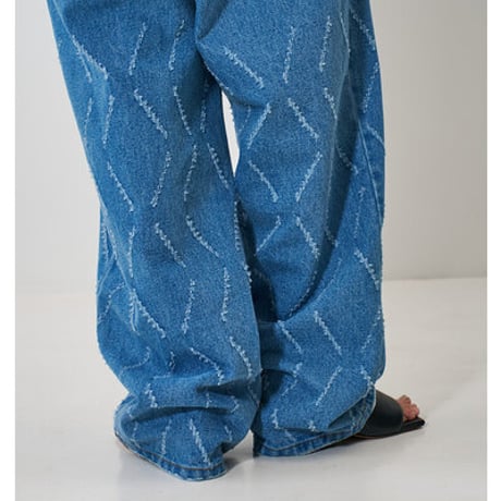 【YENN】[Y261-31001] LASER CUT WIDE DENIM