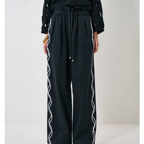 【YENN】[Y261-32004] CODE EMBRO PANTS
