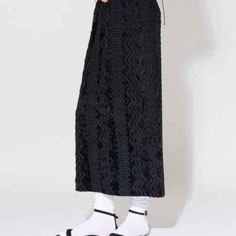 【CHIGNON】[2864-145GL] ﾍﾞﾛｱ刺繍ﾍﾟﾝｼﾙSK（ﾌﾞﾗｯｸﾜﾝｶﾗｰ）