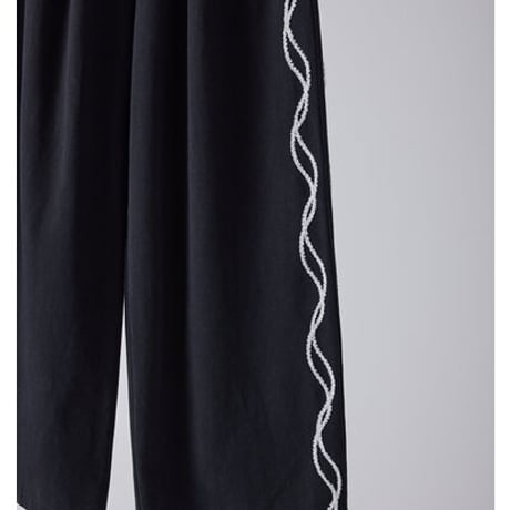 【YENN】[Y261-32004] CODE EMBRO PANTS