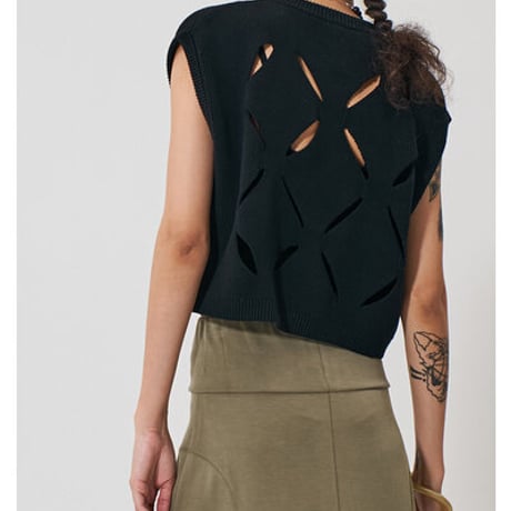 【YENN】[Y261-91012] CUT OUT PATTERN VEST