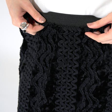 【CHIGNON】[2864-145GL] ﾍﾞﾛｱ刺繍ﾍﾟﾝｼﾙSK（ﾌﾞﾗｯｸﾜﾝｶﾗｰ）