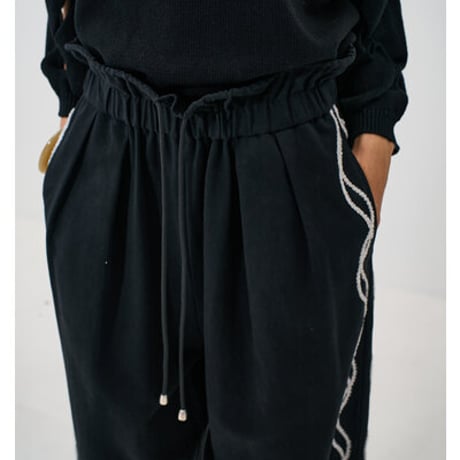 【YENN】[Y261-32004] CODE EMBRO PANTS