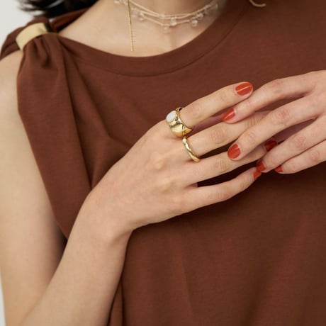 【CHIGNON】[8262-398GS] ﾒﾀﾙｸﾘｯﾌﾟ付きﾀｯｸTOPS