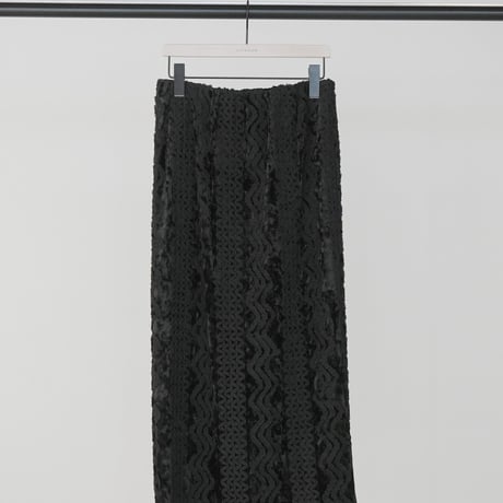 【CHIGNON】[2864-145GL] ﾍﾞﾛｱ刺繍ﾍﾟﾝｼﾙSK（ﾌﾞﾗｯｸﾜﾝｶﾗｰ）