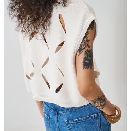 【YENN】[Y261-91012] CUT OUT PATTERN VEST