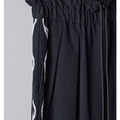 【YENN】[Y261-32004] CODE EMBRO PANTS
