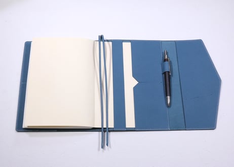 手帳カバー［A5/ほぼ日手帳カズンサイズ］T888　くすみブルー/チョコレートブラウン