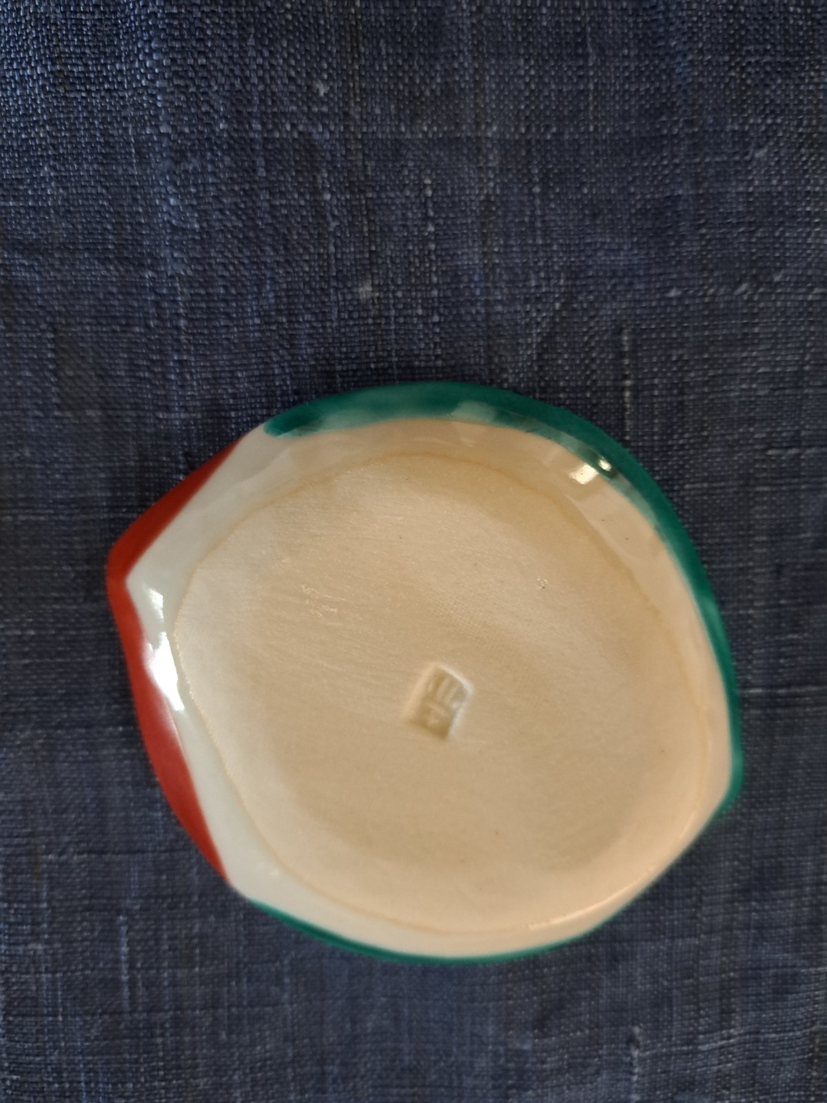 九谷焼豆皿、葉型椿、 赤地径 再入荷 | Bi's Japanese Gifts