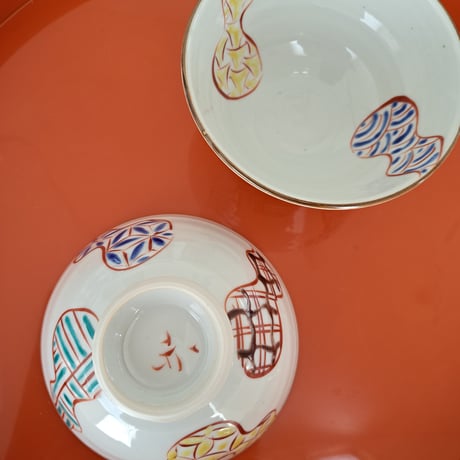 赤地径　九谷焼　瓢箪柄お茶碗