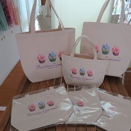 Bi's Japanese Gifts　オリジナルランチバッグ、Rainbow　Cupcakes　produced by Maho