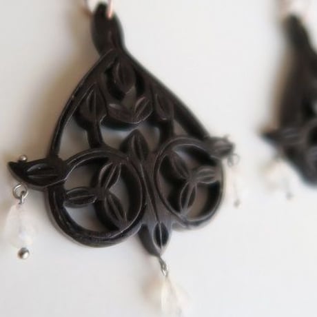 黒檀ヌーボーピアス　、　Bijoux  Kei