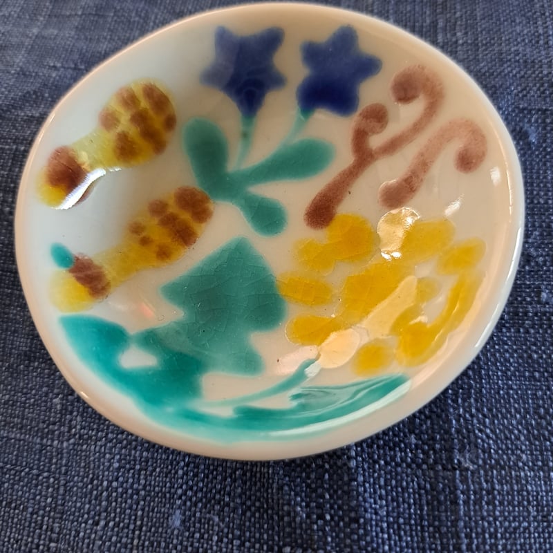 九谷焼豆豆皿 花文 、赤地 径、初お目見え | Bi's Japanese Gifts