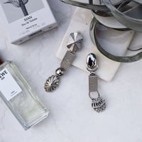 Signature native earring (1P)