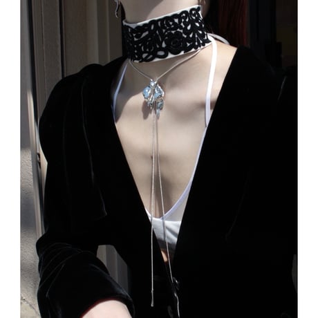 Ribbon loop necklace