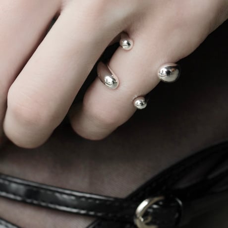 Barbell pinky ring (one color)