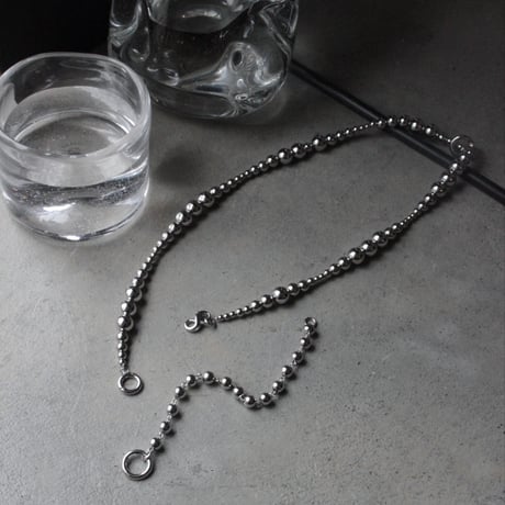 Metal ball carabiner necklace / Long