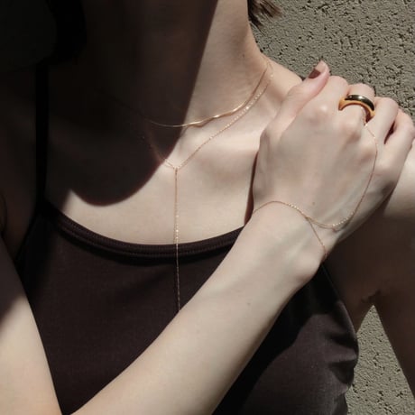 norme shimmer finger bracelet / K18