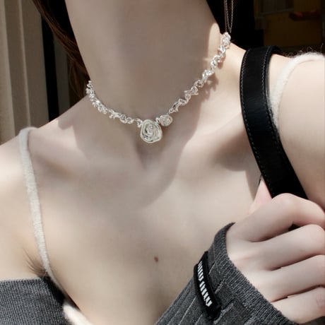 Rose fig necklace