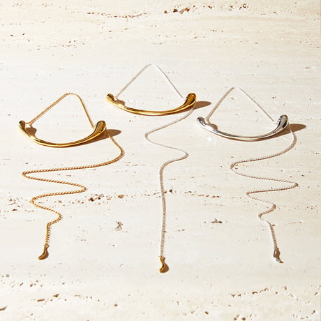 Metal art object choker