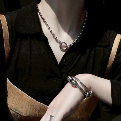 Metal ball carabiner necklace / Middle