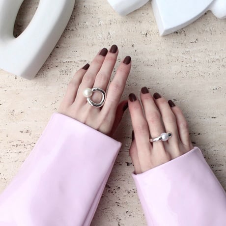 Horn pearl curve ring