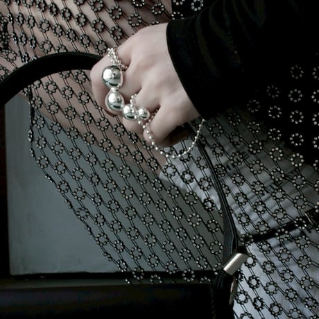 Pome ballchain finger bracelet