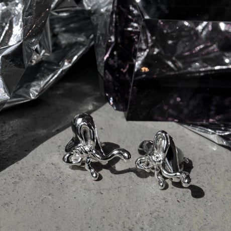 Distort ribbon earring