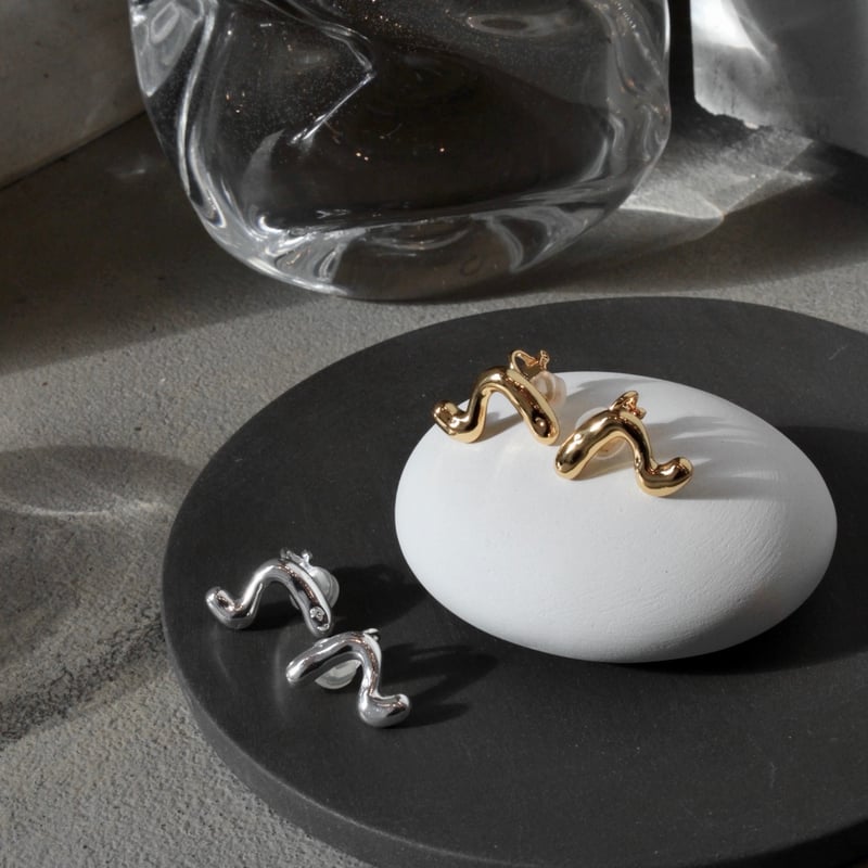 未使用/soierie/ソワリー/ピアス Soierie ピアス 「Soierie/ソワリー」Drop slim pierce/ドロップ