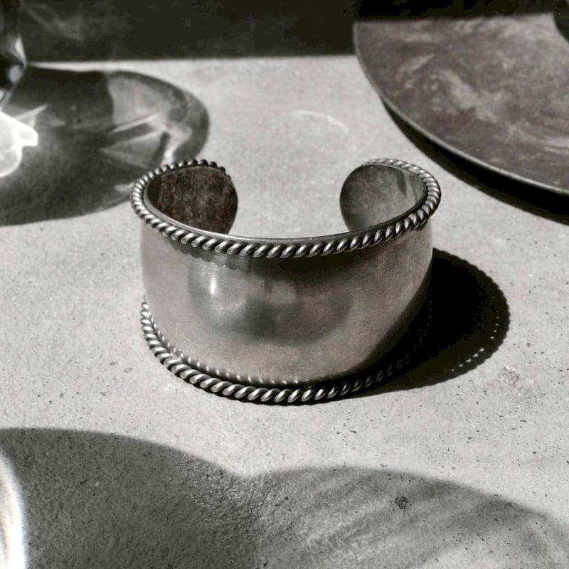 Twist bangle | Soierie Online Store