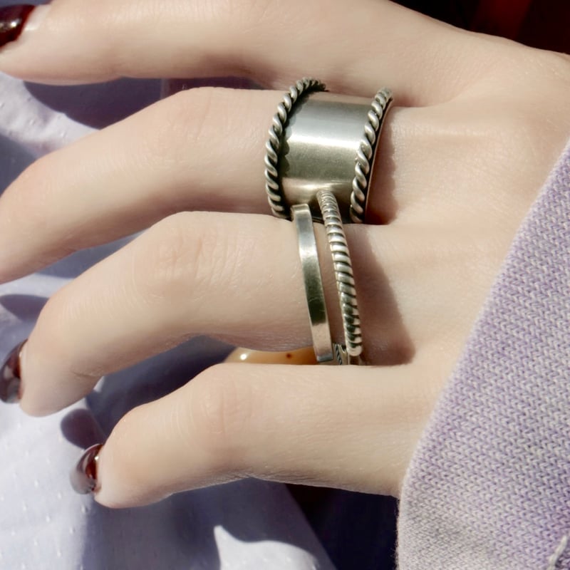 Twist hoop ring | Soierie Online Store