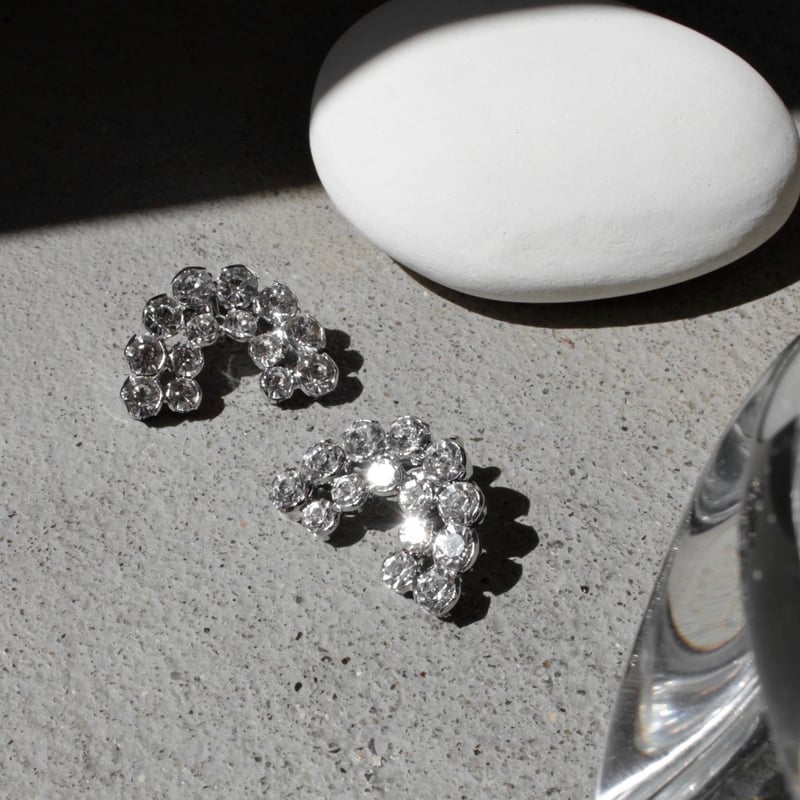 Stone curve earring (2P) | Soierie Online Store
