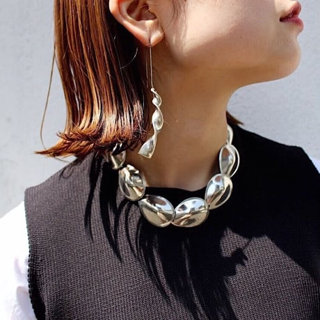 Large motif necklace