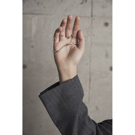 Metal art three finger ring (one color)