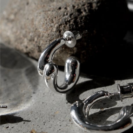 Dripping hoop pierce (one color)