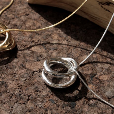 Metal art short necklace