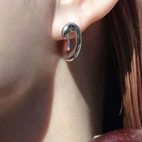 Figue hoop pierce